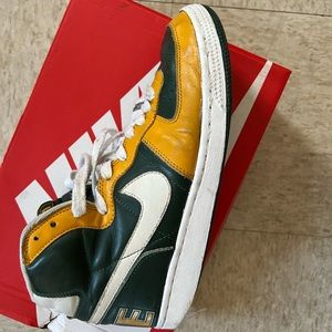Seattle ‘71 Nike Retro high tops